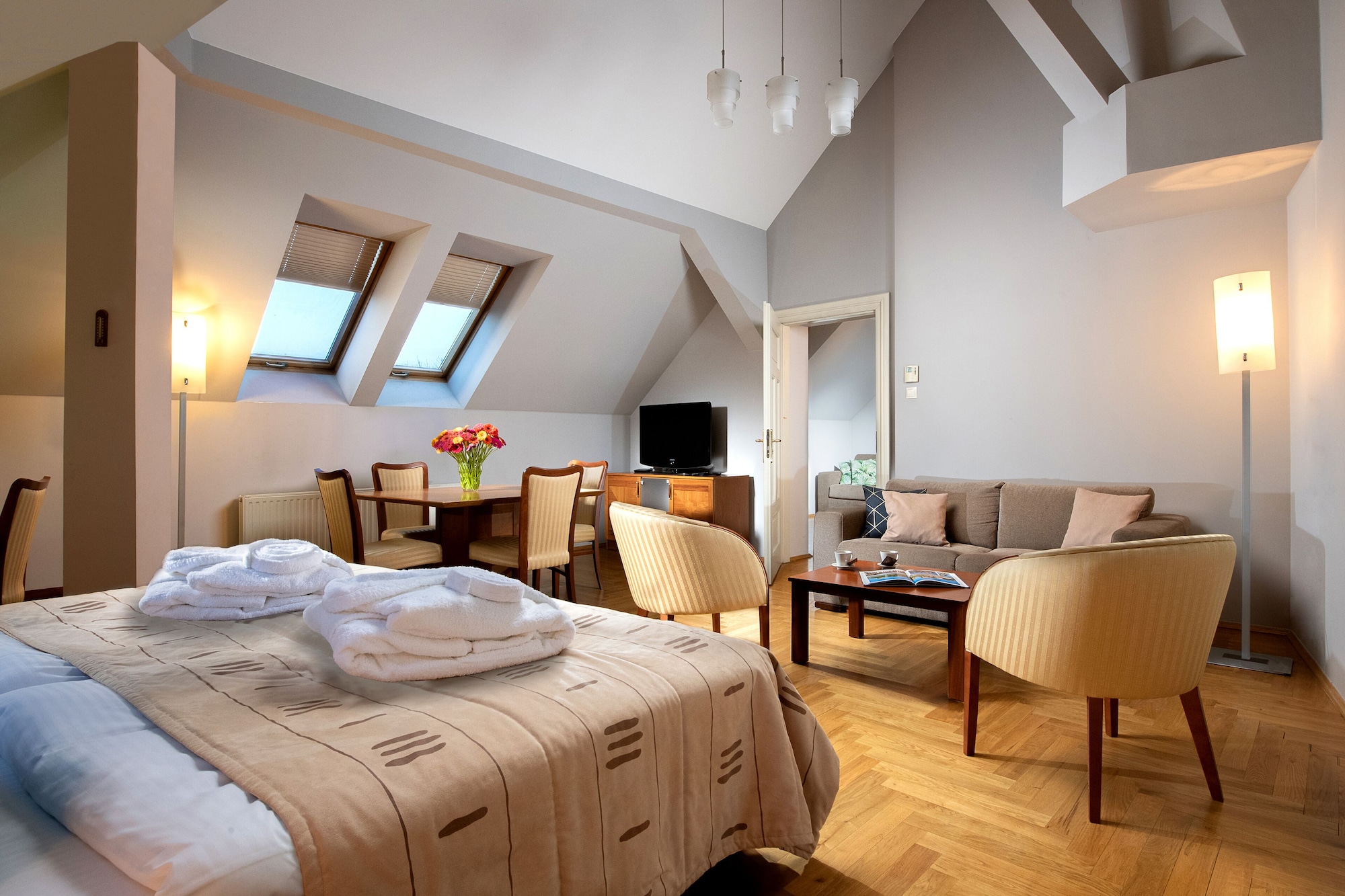 DELUXE, APARTMENT, TWO STORY