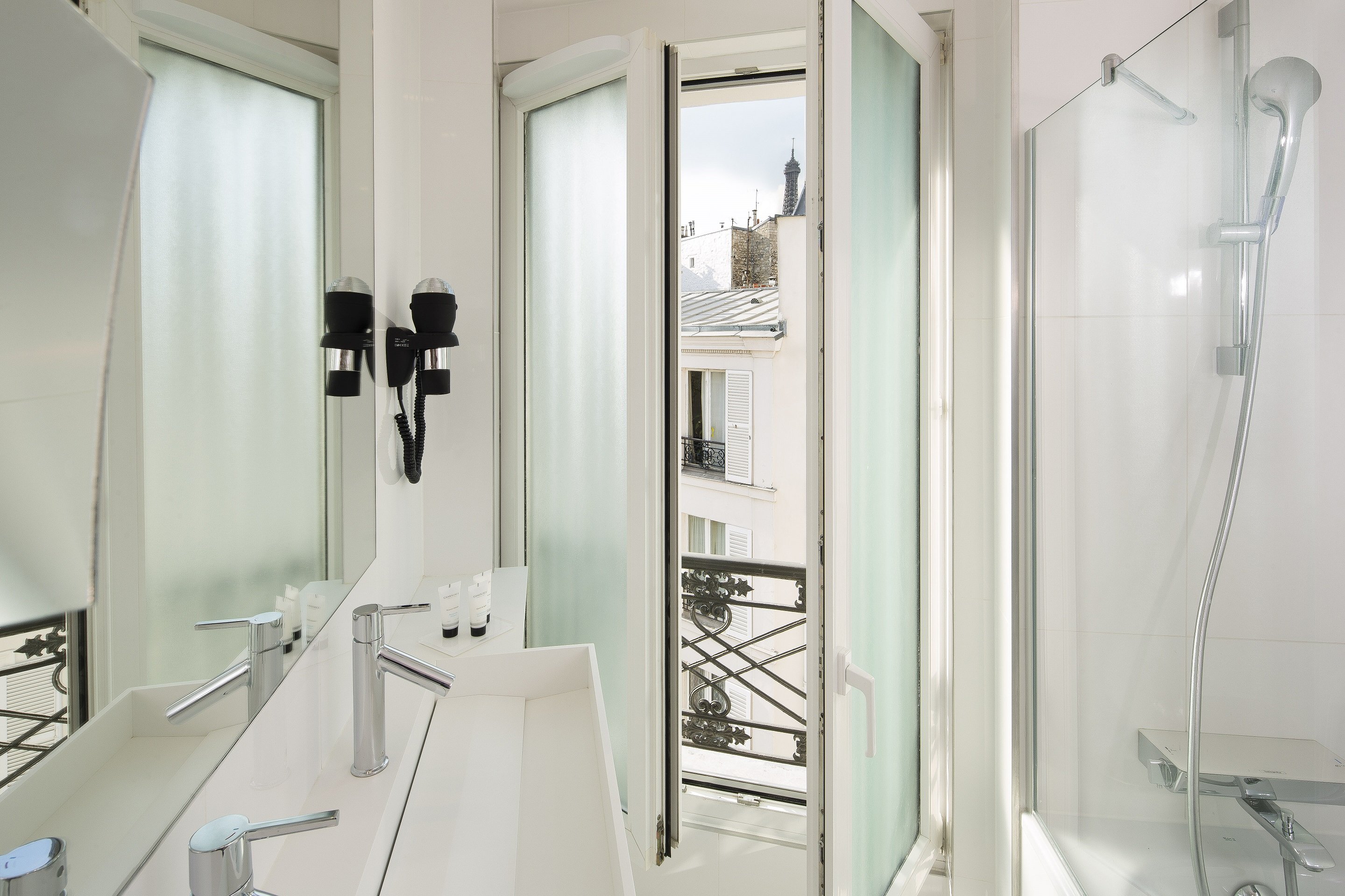 Hotel Eiffel Turenne 53/54