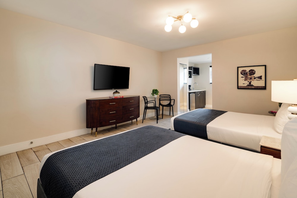 Studio, 2 Queen Beds