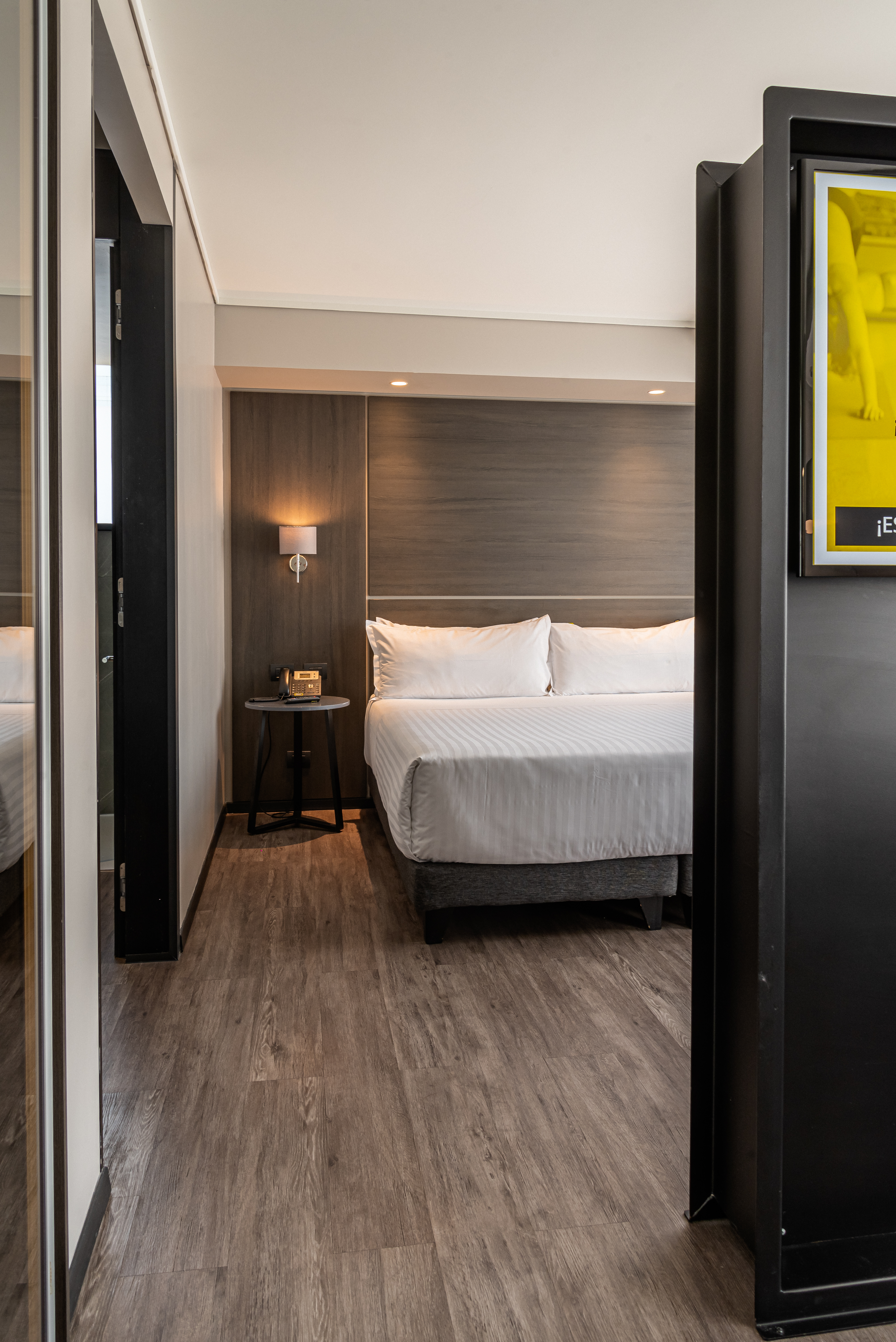 JUNIOR SUITE, KING BED, SOFA