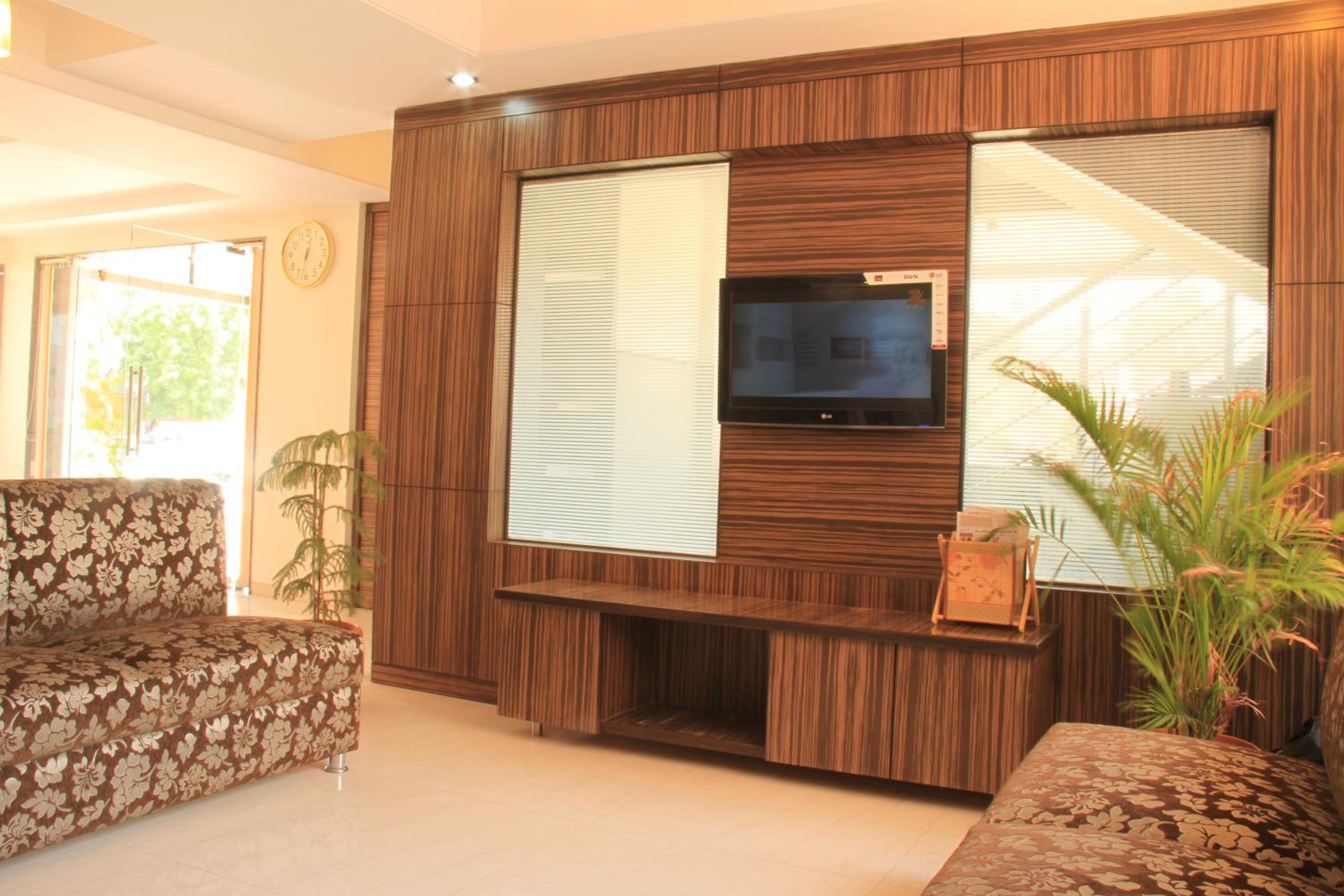 Hotel Sai Gurusthan 65/70