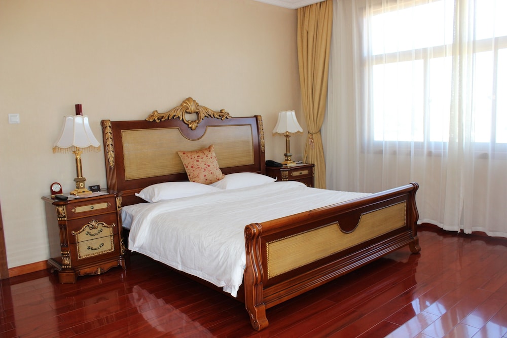 Madagascar Golden Peacock Hotel 12/30