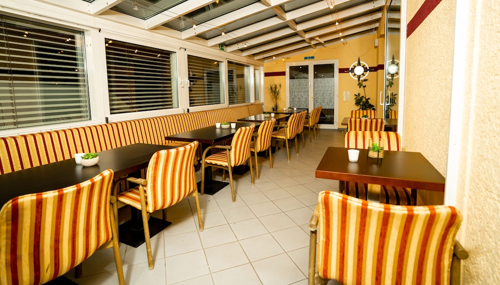 Parkhotel Lindenhof 30/40