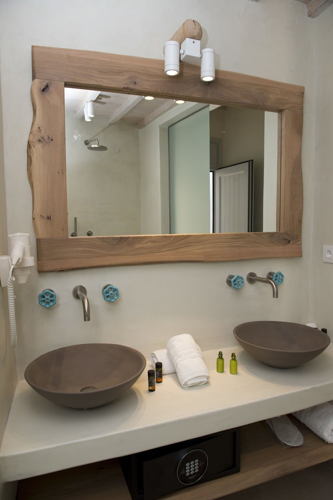 Legacy Suites 23/68
