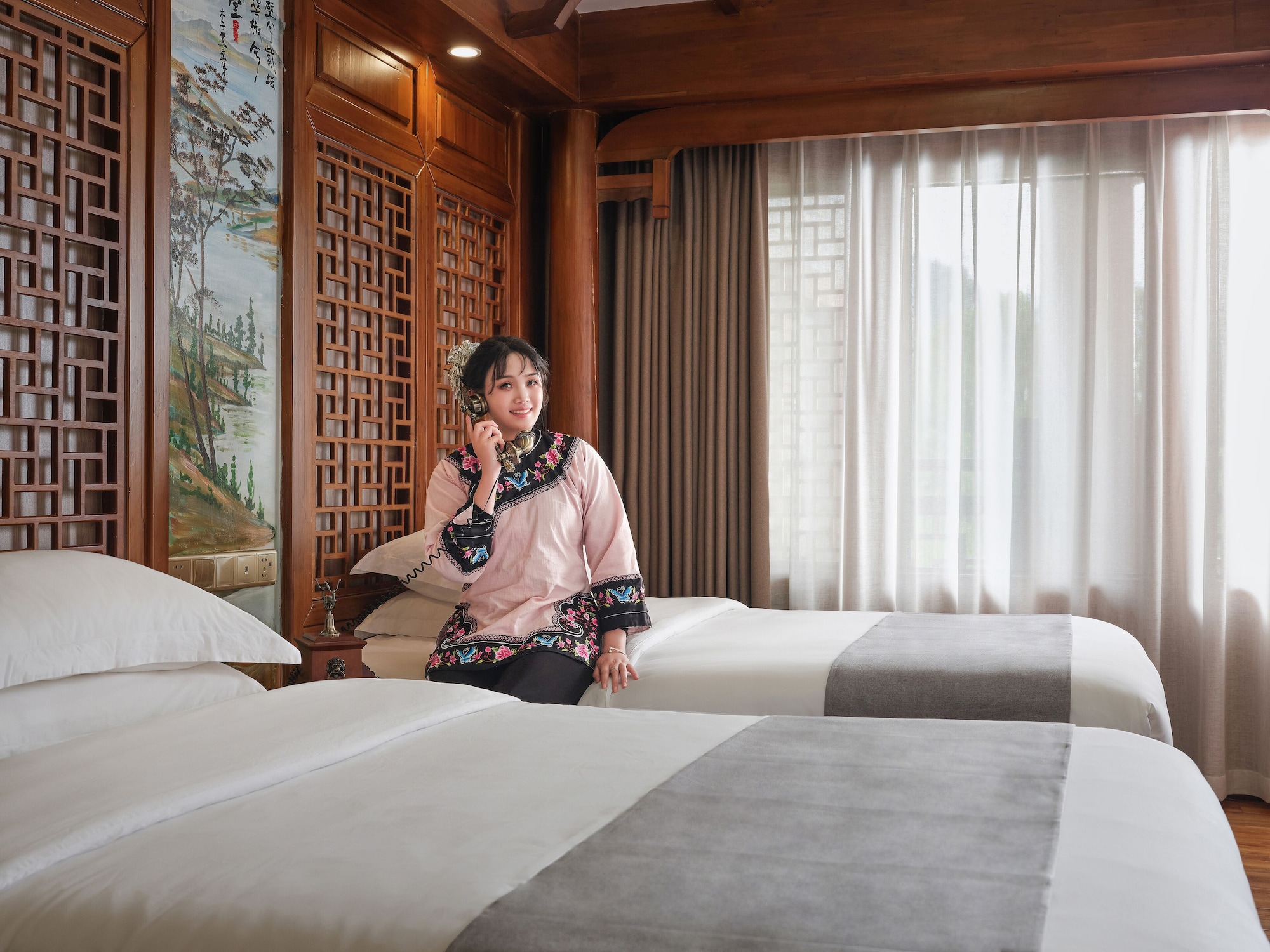 DELUXE, TWIN BEDS, LAKE VIEW, BALCONY