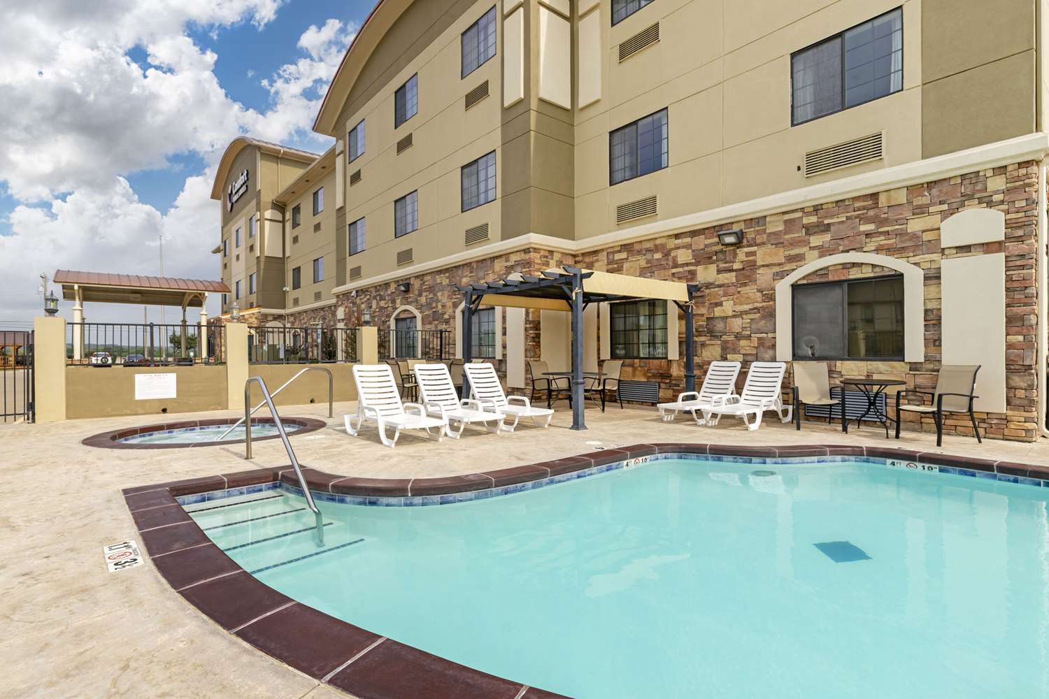 Comfort Inn & Suites Glenpool 31/32