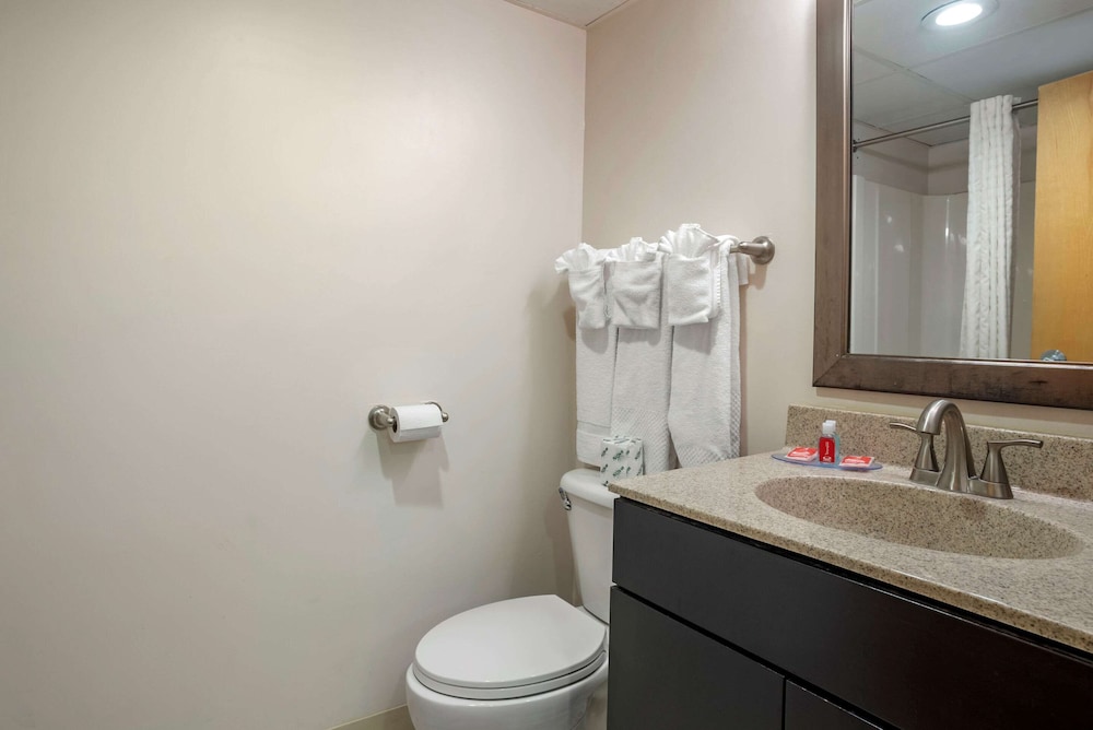 Econo Lodge Inn and Suites Resort Rehoboth Beach 24/42