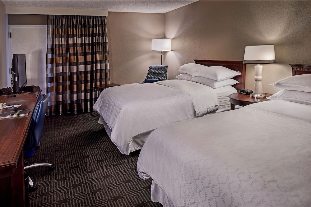 Sheraton Westport Lakeside Chalet 16/39
