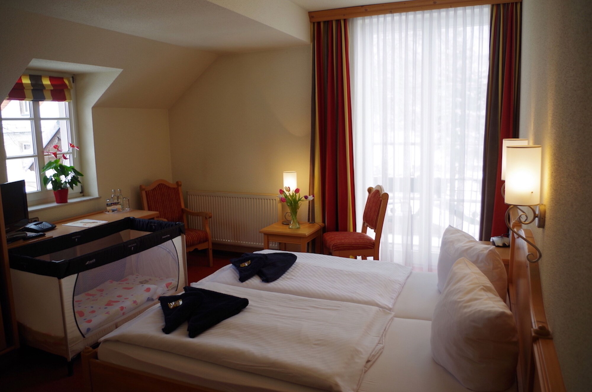 DELUXE, DOUBLE BED, RIVER VIEW