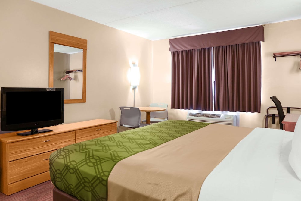 Econo Lodge Darien Lakes 9/46