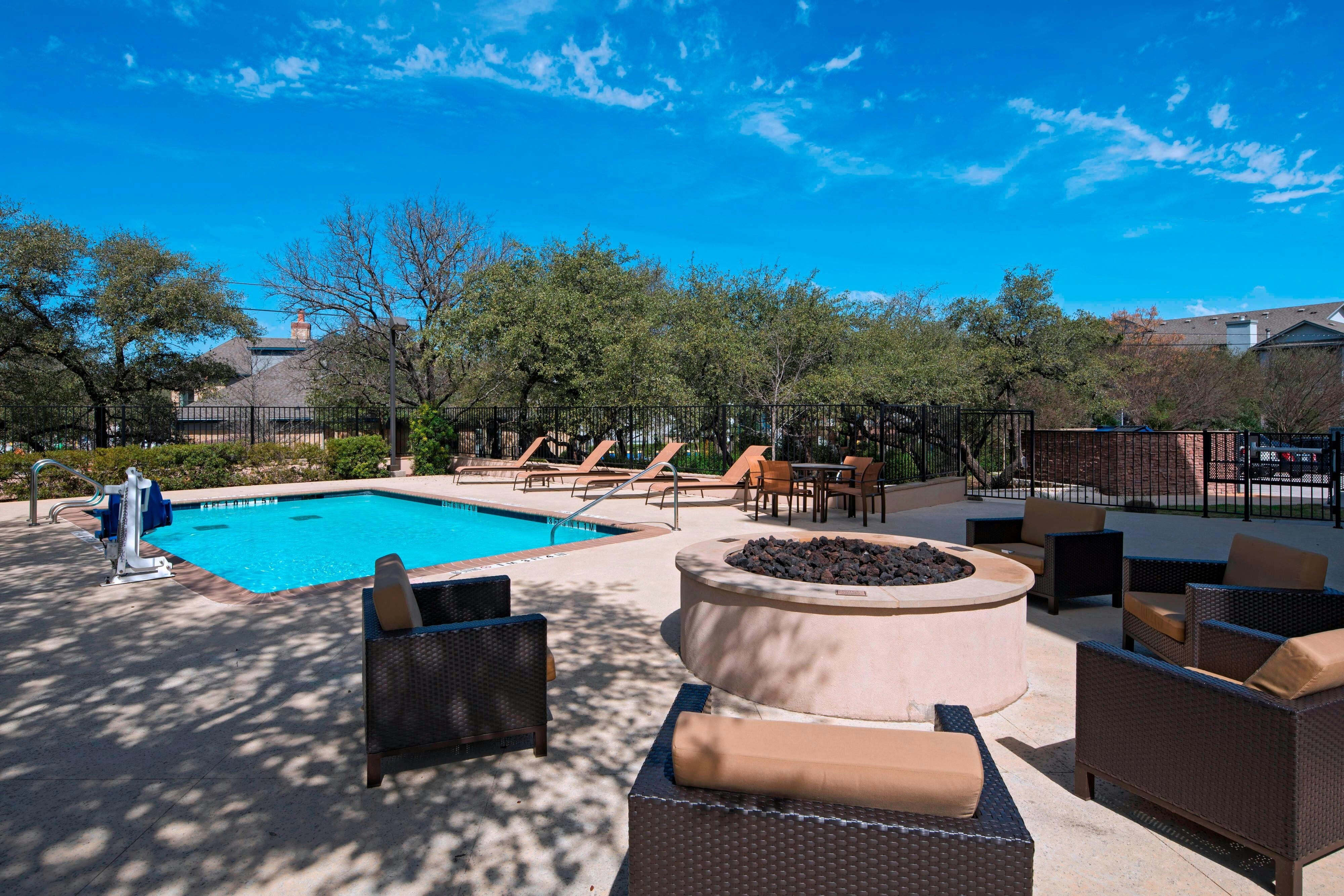 Fairfield Inn Suites By Marriott Austin Northwest Research Blvd 14/14