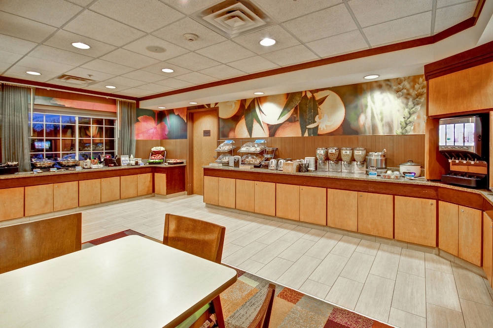 Fairfield Inn Suites Saratoga Malta 4/19