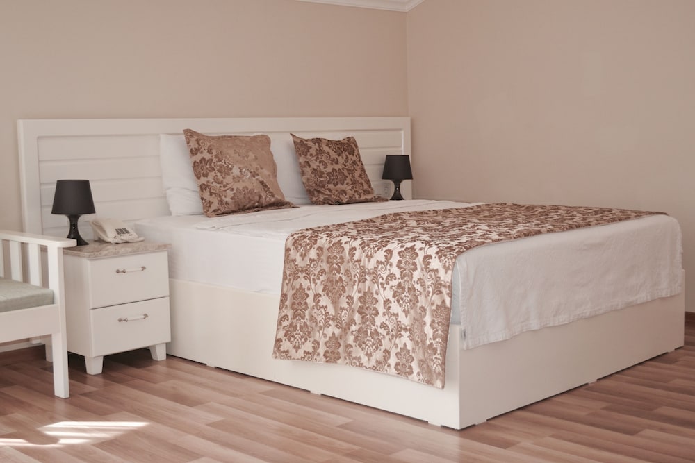 UNSAL HOTEL 26/45