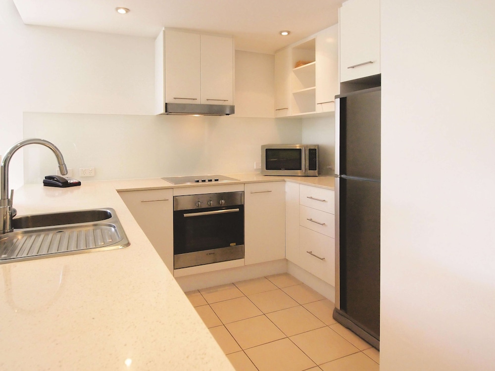 Oaks Townsville Gateway Suites 27/70
