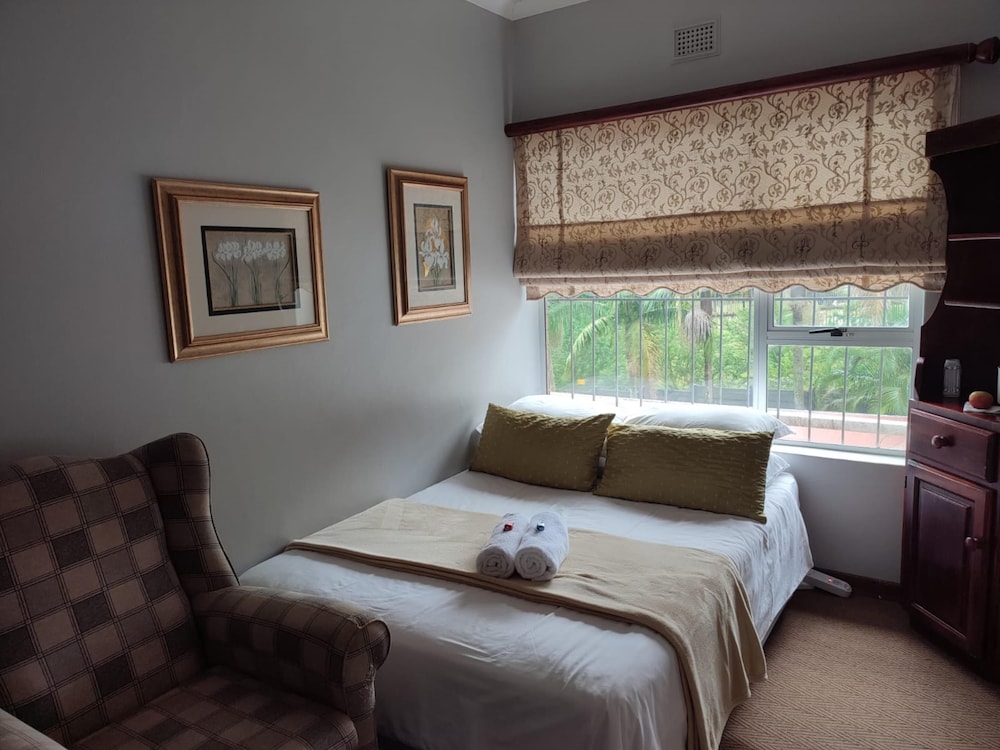 Hillton Manor Guest House 7/50