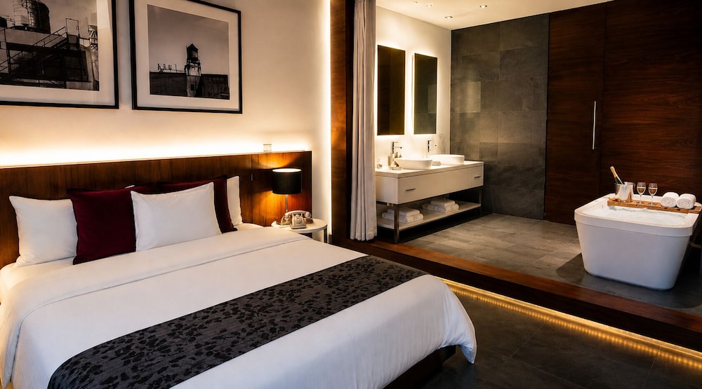 Luxury, King Bed, City View, Sauna