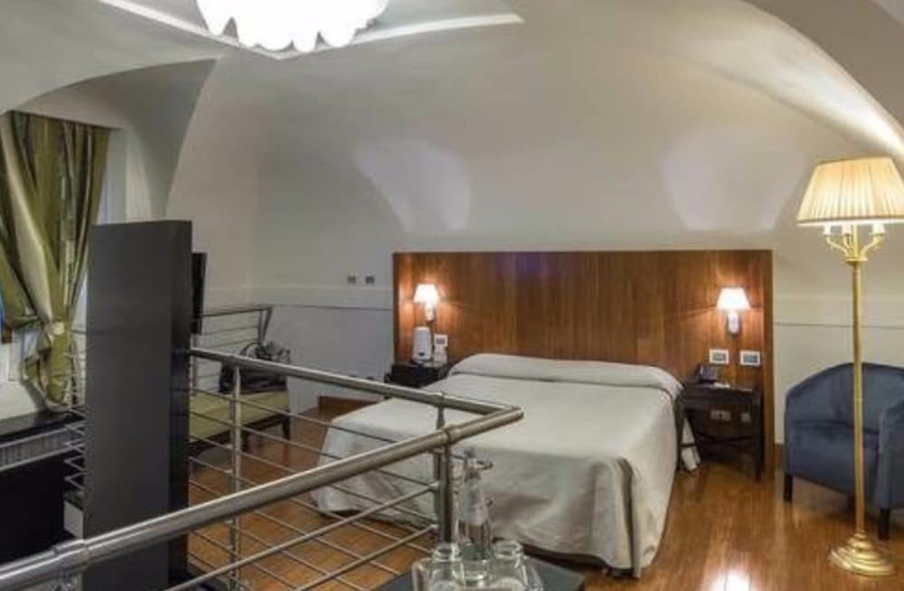 Albergo Del Senato 19/40