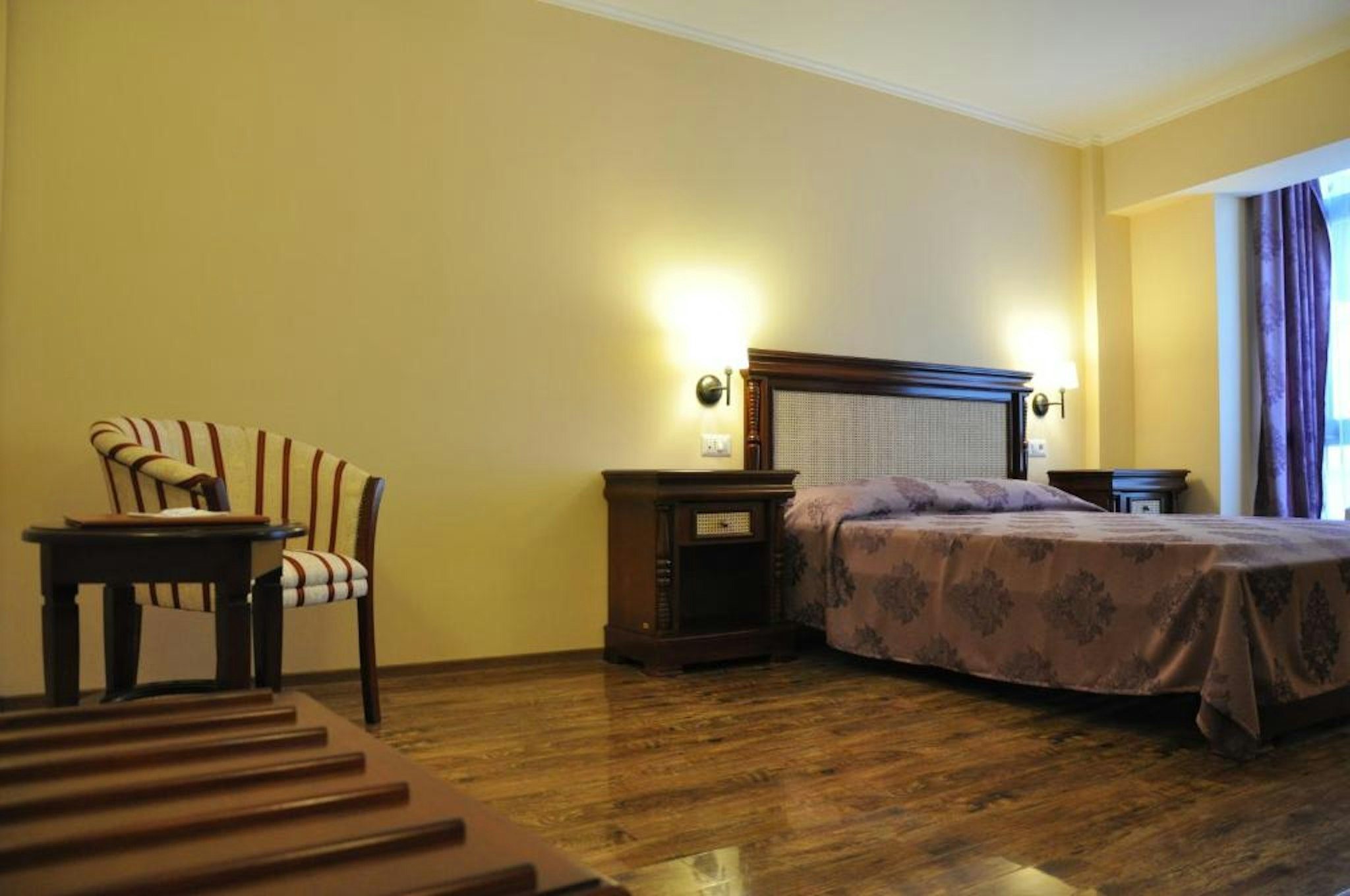 VIGO GRAND HOTEL 12/36