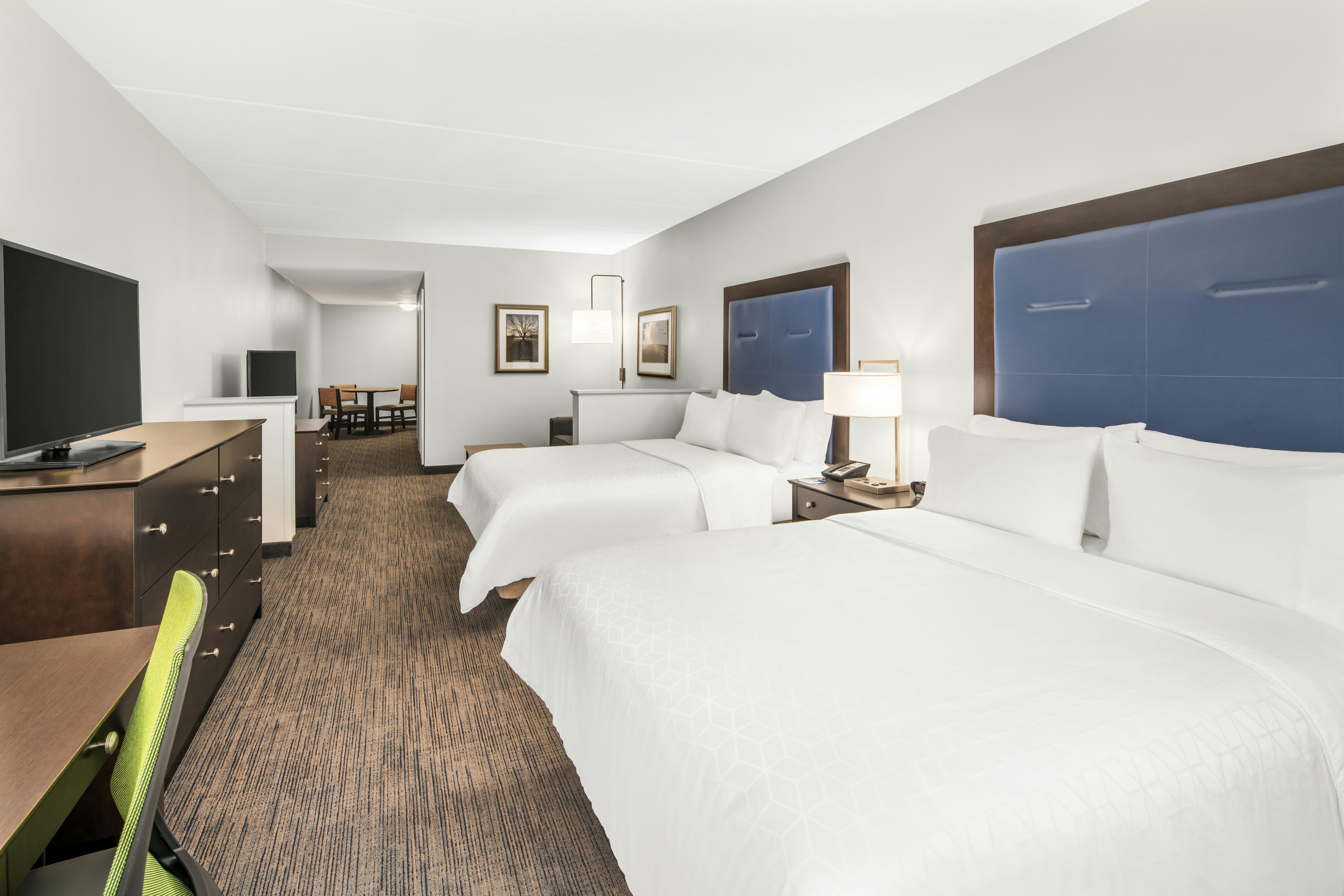 Suite, 2 Queen Beds, Dining Area, Sofa
