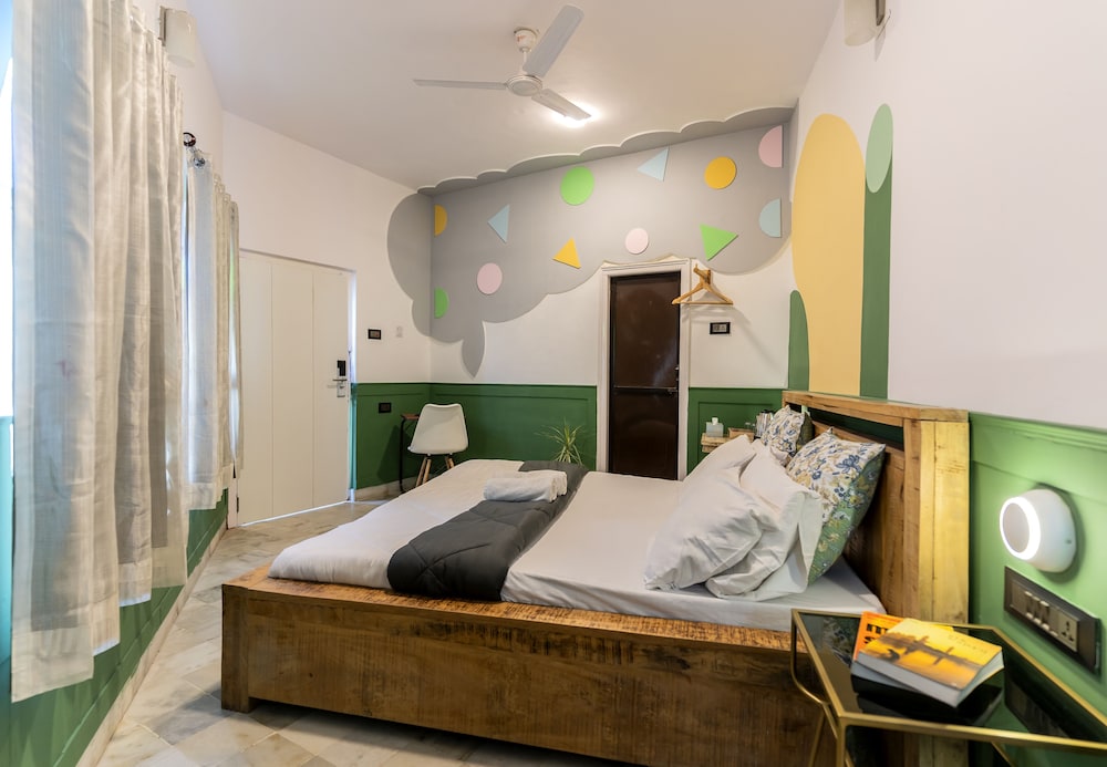Moustche Udaipur 4/68