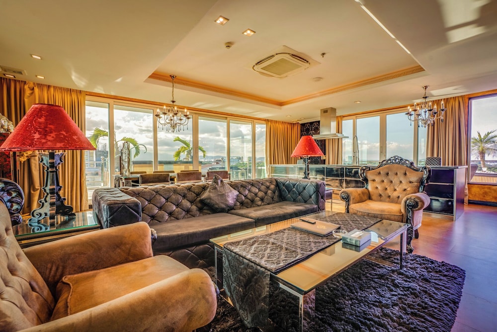 Fields Plaza Suites 50/65