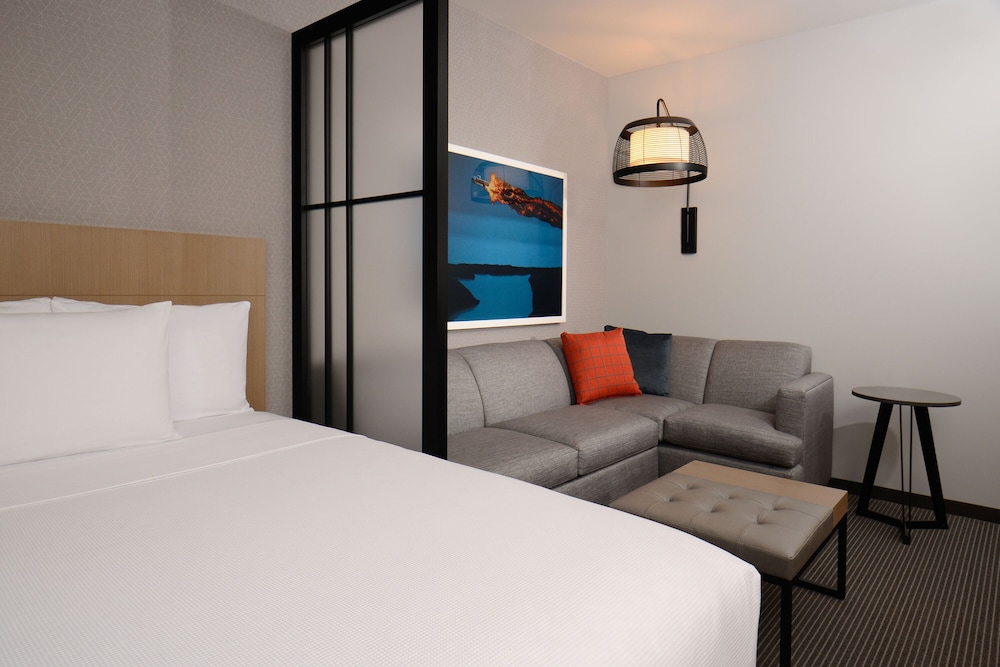 Hyatt Place Pena Station/Denver Airport 10/57