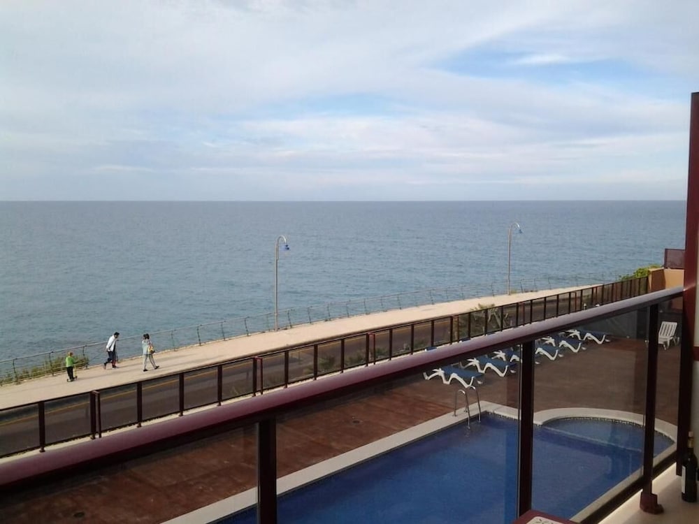 El Faro Aparthotel 26/36
