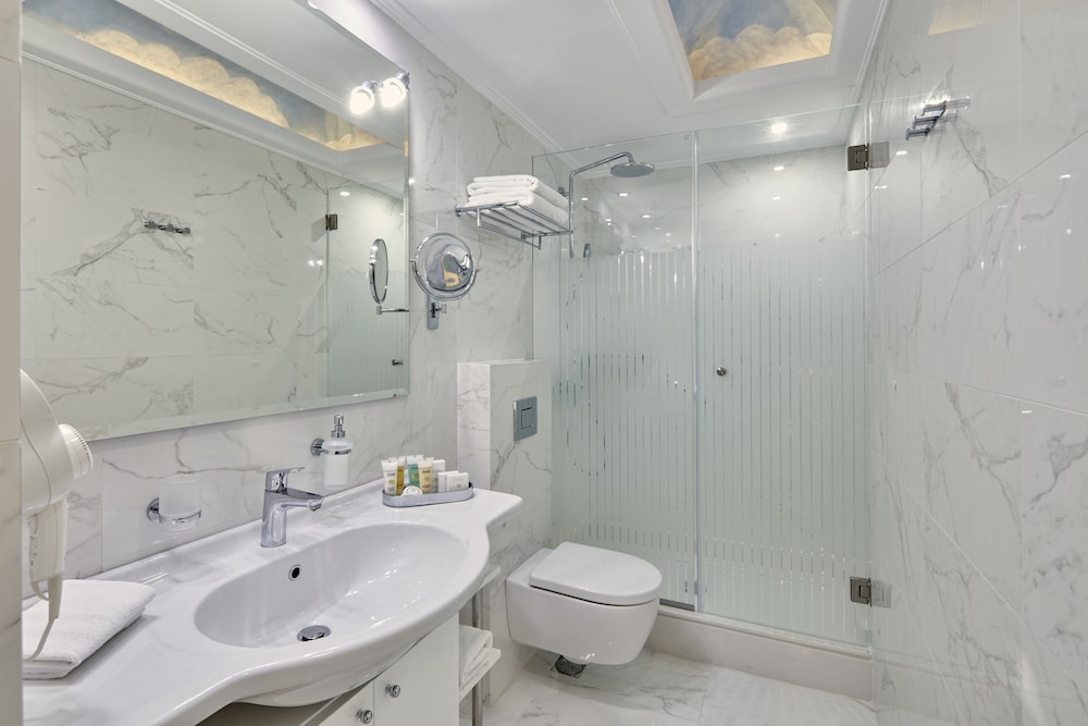 Ava Hotel Suites 7/39