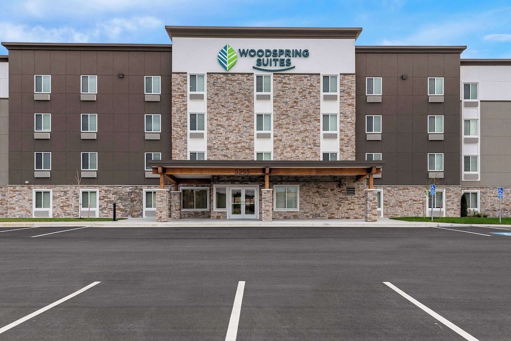 Woodspring Suites Kansas City Airport 24/28