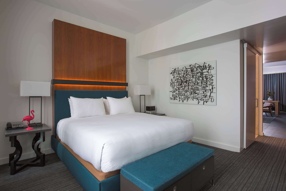 ROOM, KING BED, ACCESSIBLE