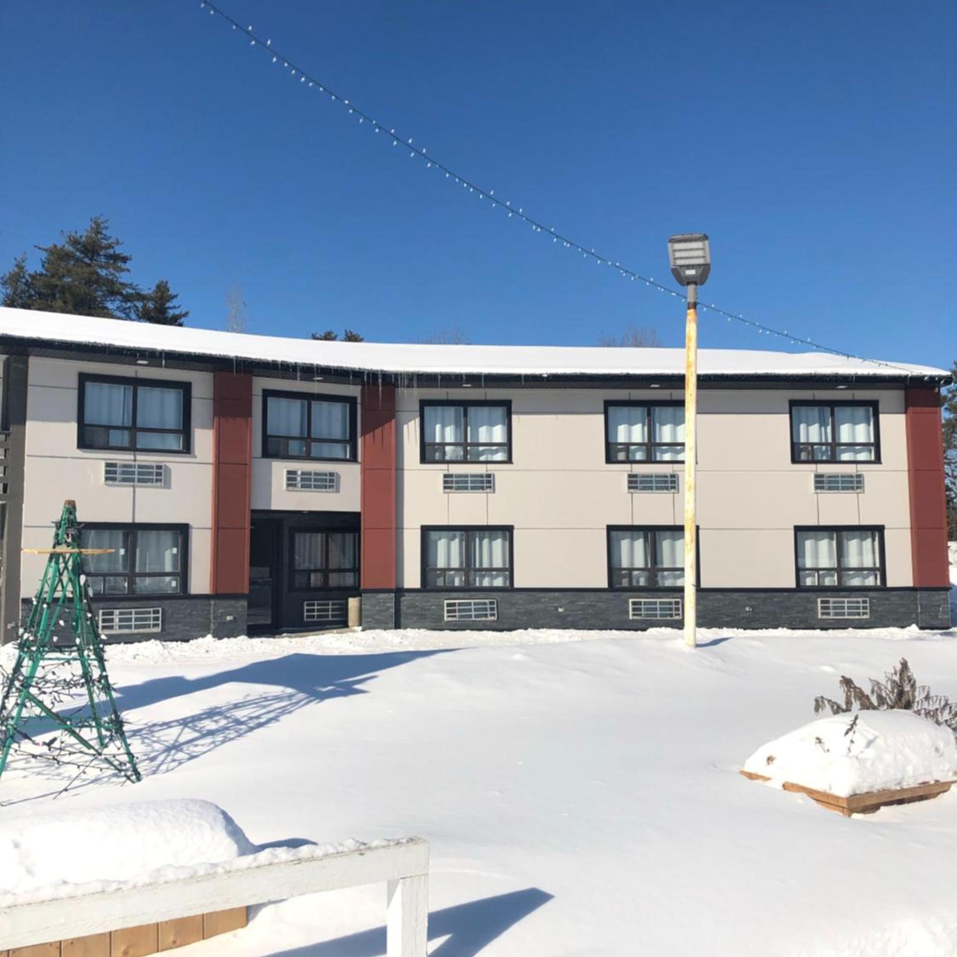 HWY 17 Hotel 3/50