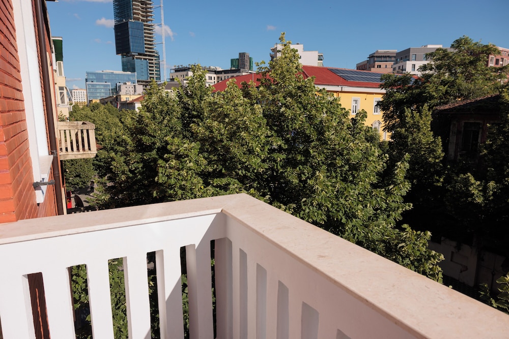 Bel Ami Hotel Tirana 48/54