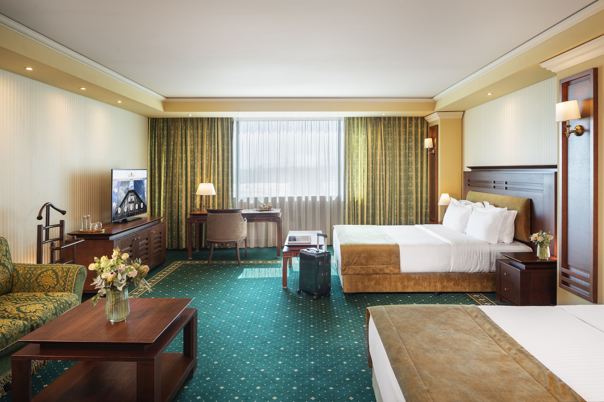 EXECUTIVE, TWIN BEDS, WITH VIEW