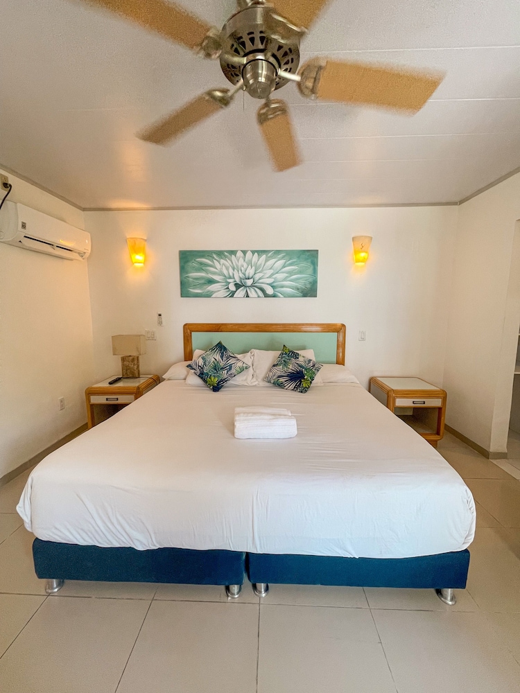 Hotel Cocoplum Beach 25/73