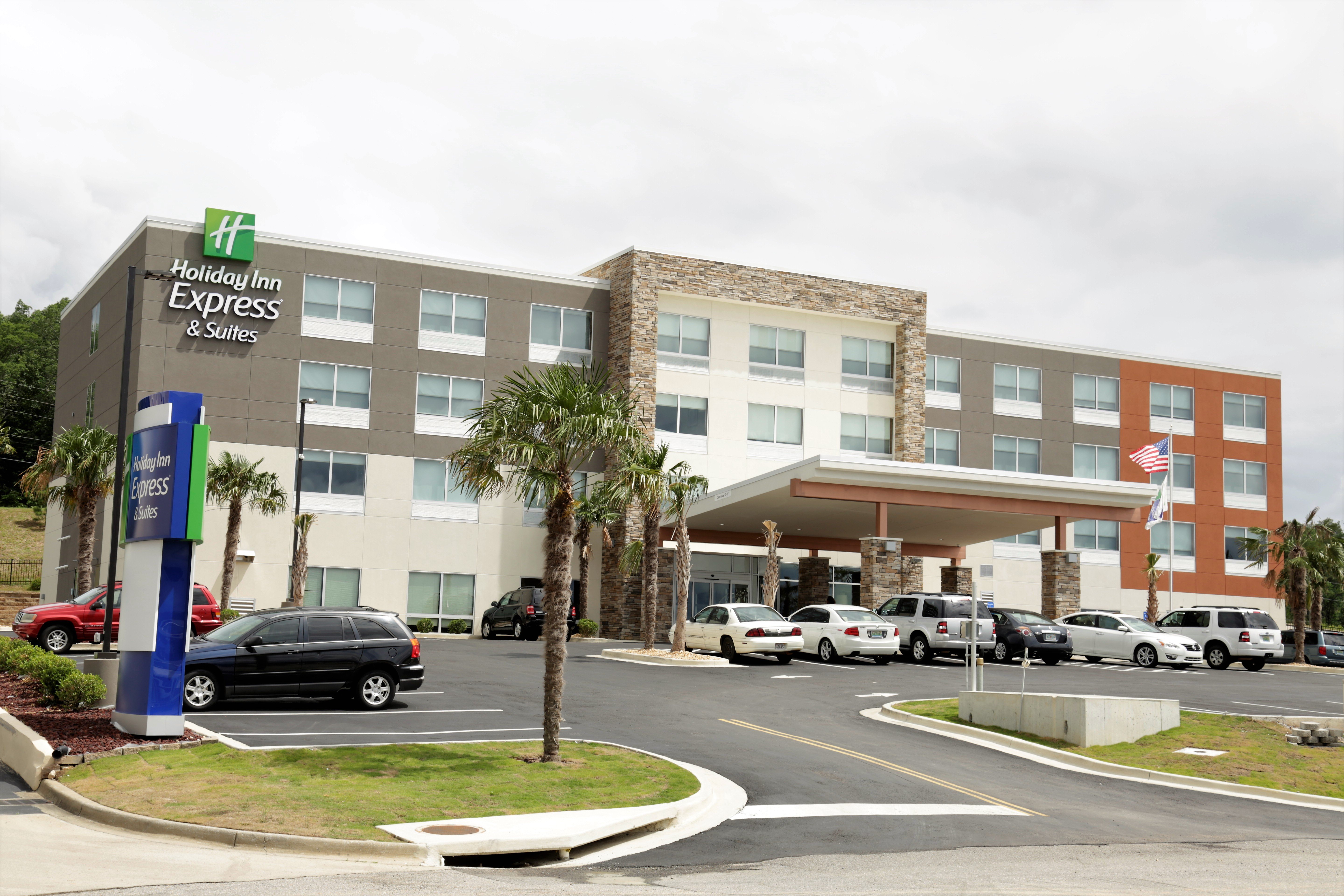 Holiday Inn Express Suites Alabaster 38/41