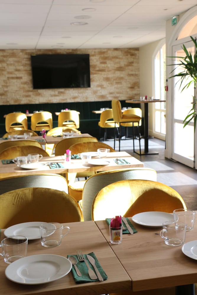 restaurant cafeteria