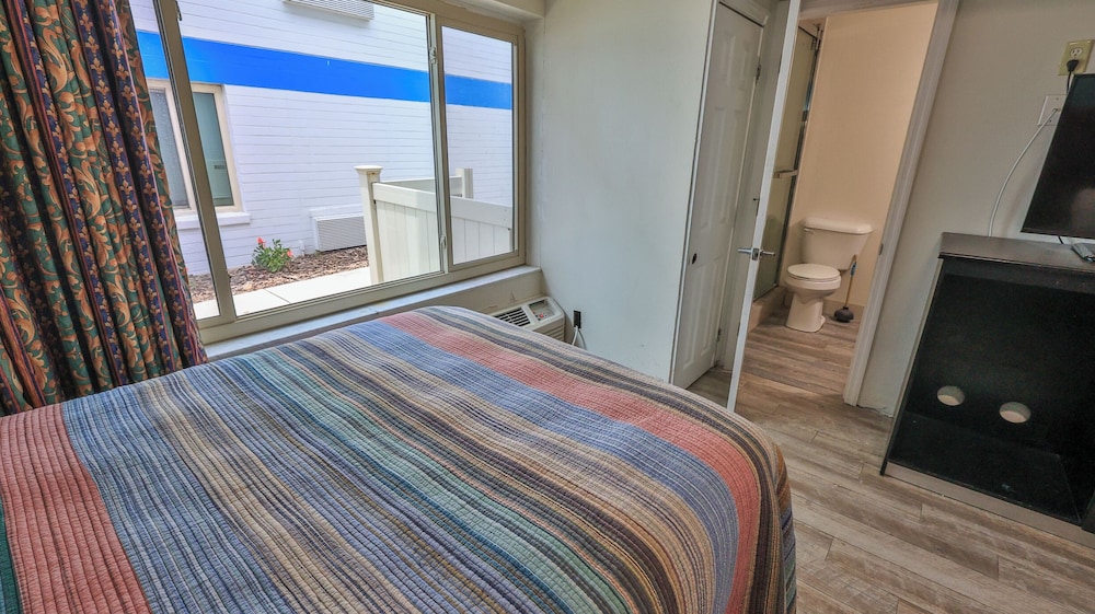 Driftwood Resort 38/70