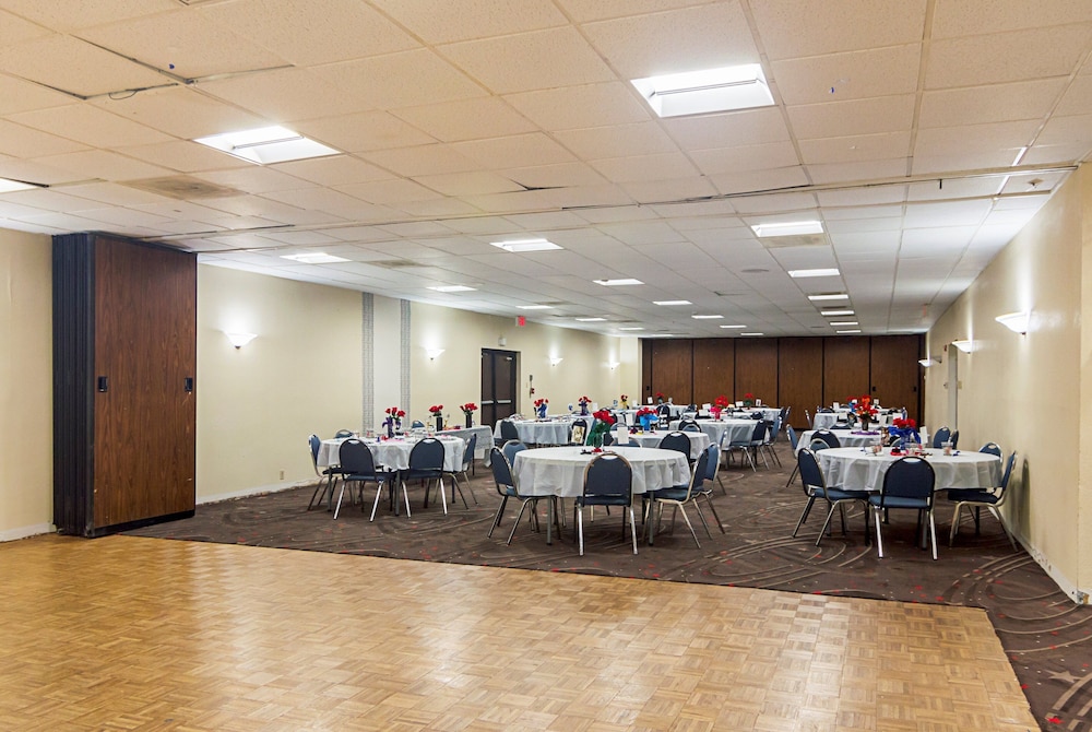 Red Roof Inn and Conference Center Lubbock 29/37