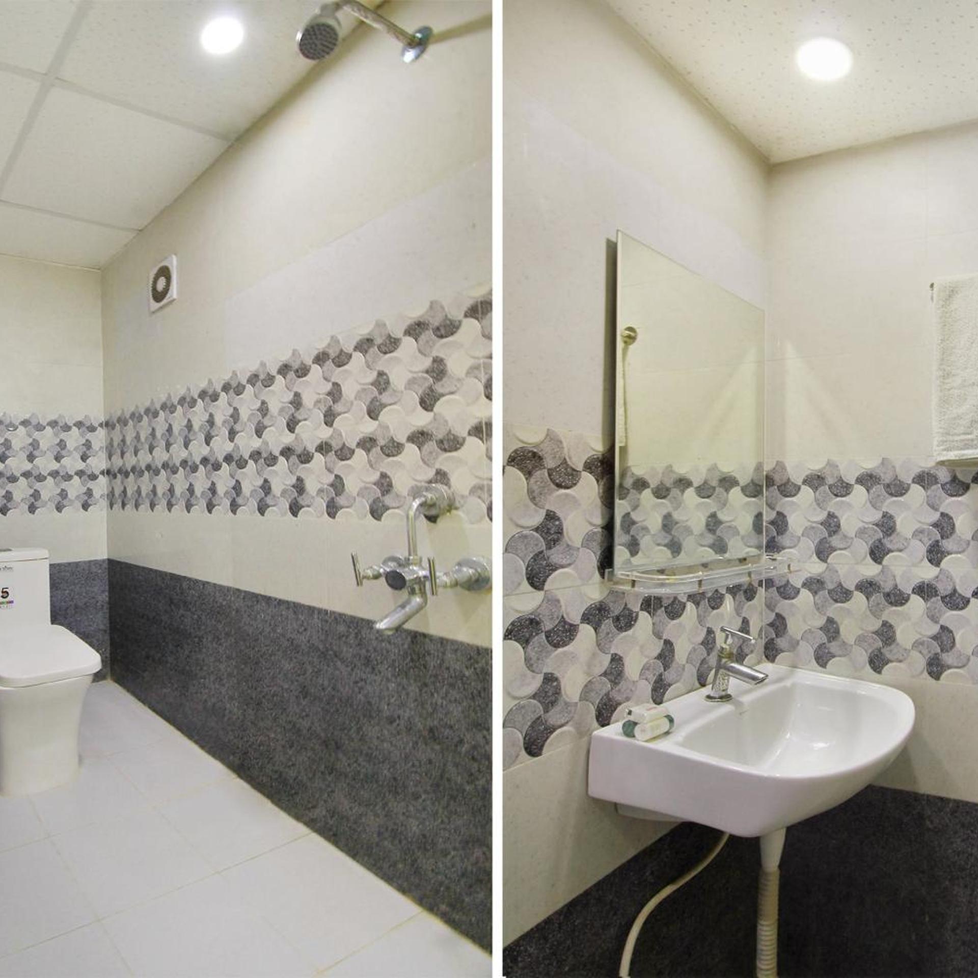 Oyo 4584 India Gate 52/54