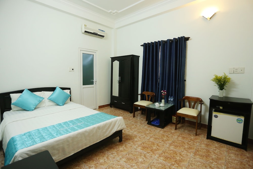 ROOM, DOUBLE BED