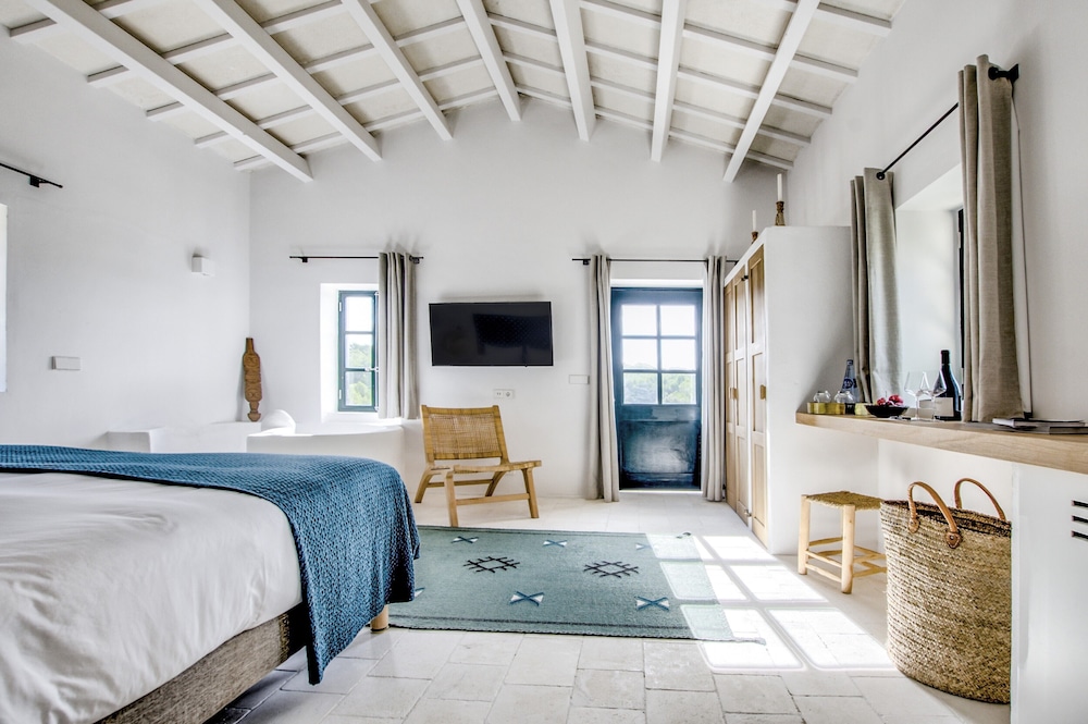 Casita, King Bed, Sofa