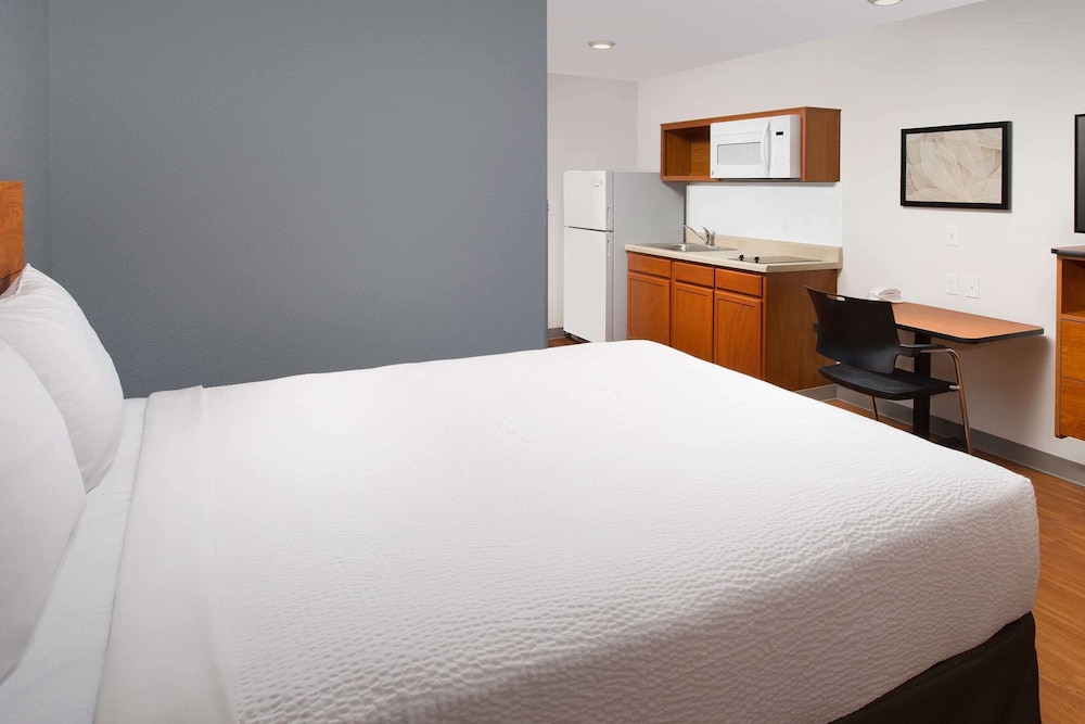 WoodSpring Suites Chicago Darien 14/29