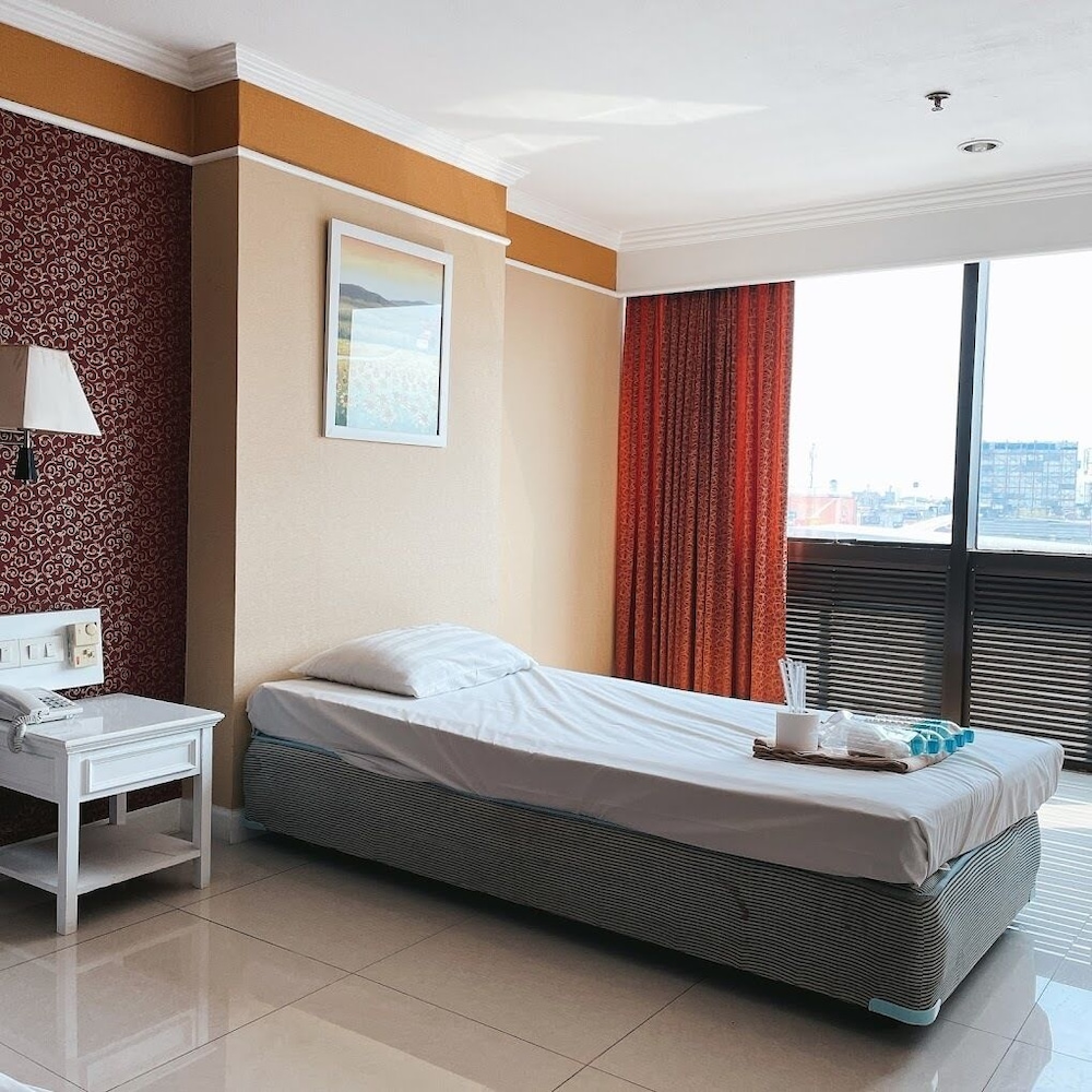 Bay Hotel Srinakarin 27/55