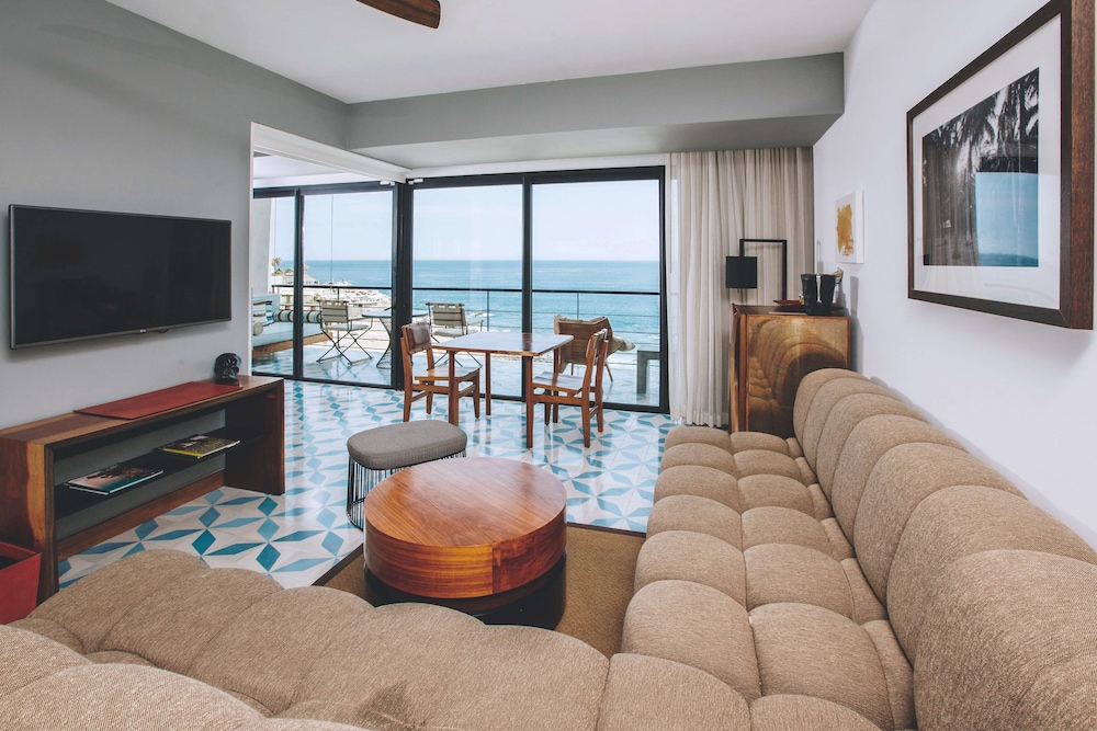 THE CAPE - A THOMPSON HOTEL 40/68