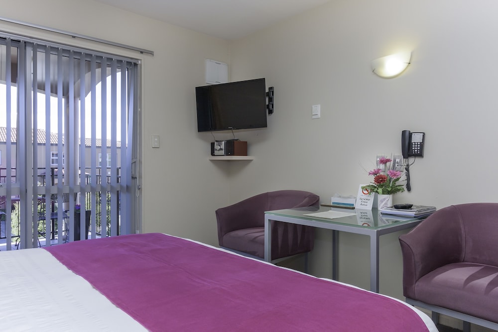 166 Majestic Court Motel 27/48