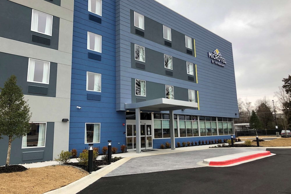 Microtel Inn and Suites by Wyndham Hot Springs 1/29