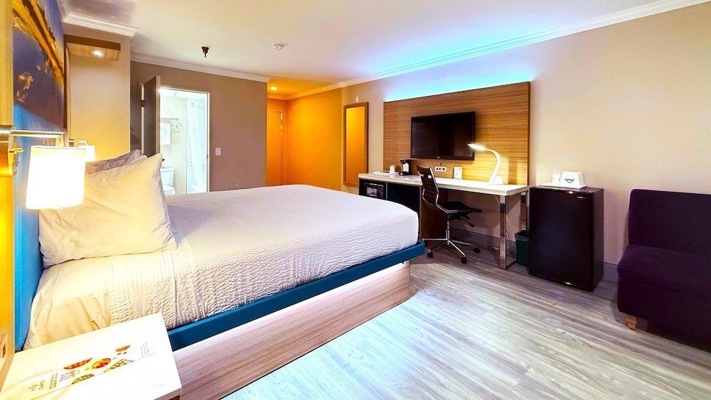 Days Inn By Wyndham Los Angeles Lax Redondo Manhattan Beach 35/56