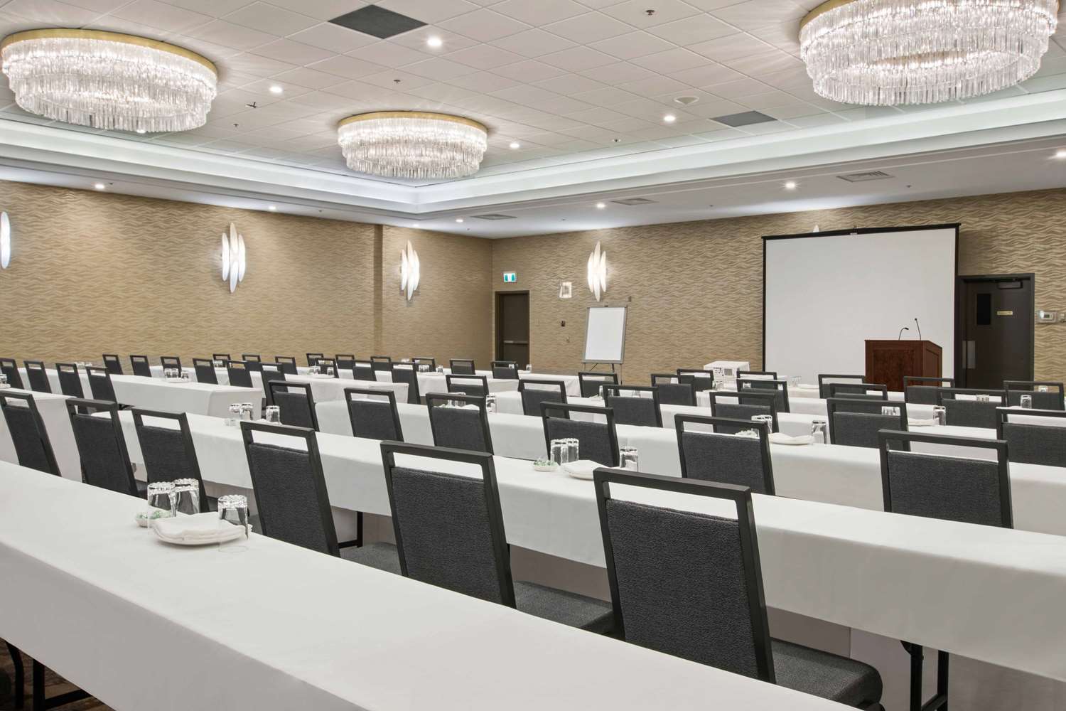 Best Western Premier Calgary Plaza Hotel and Conference Centre 53/65