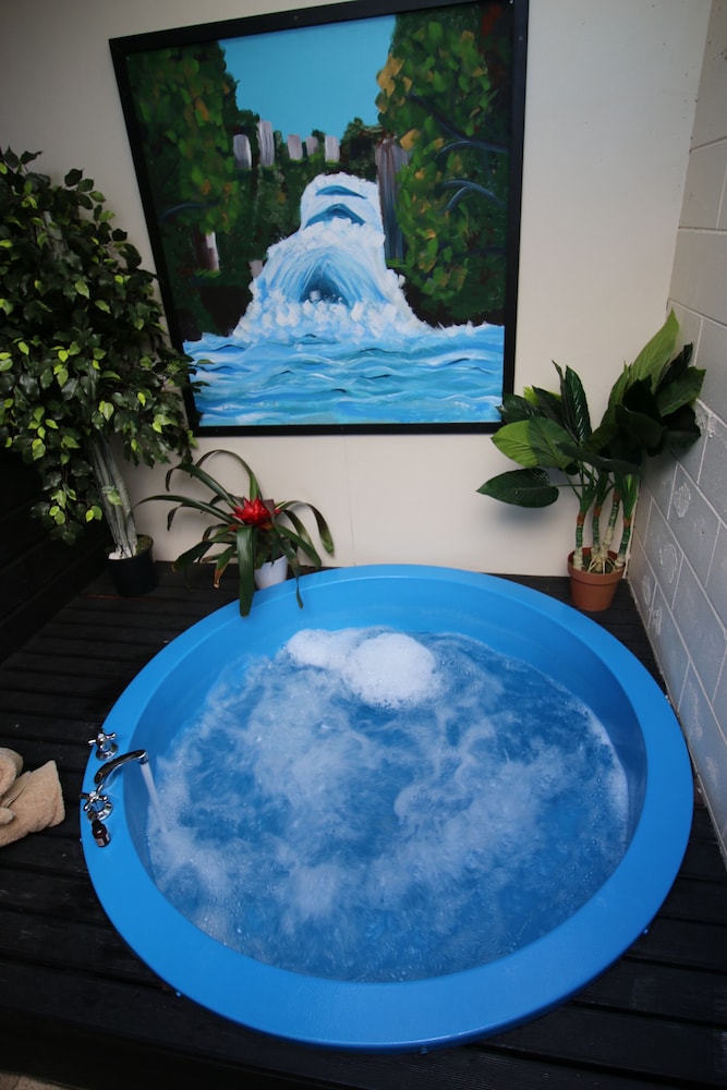 swimming pool spa