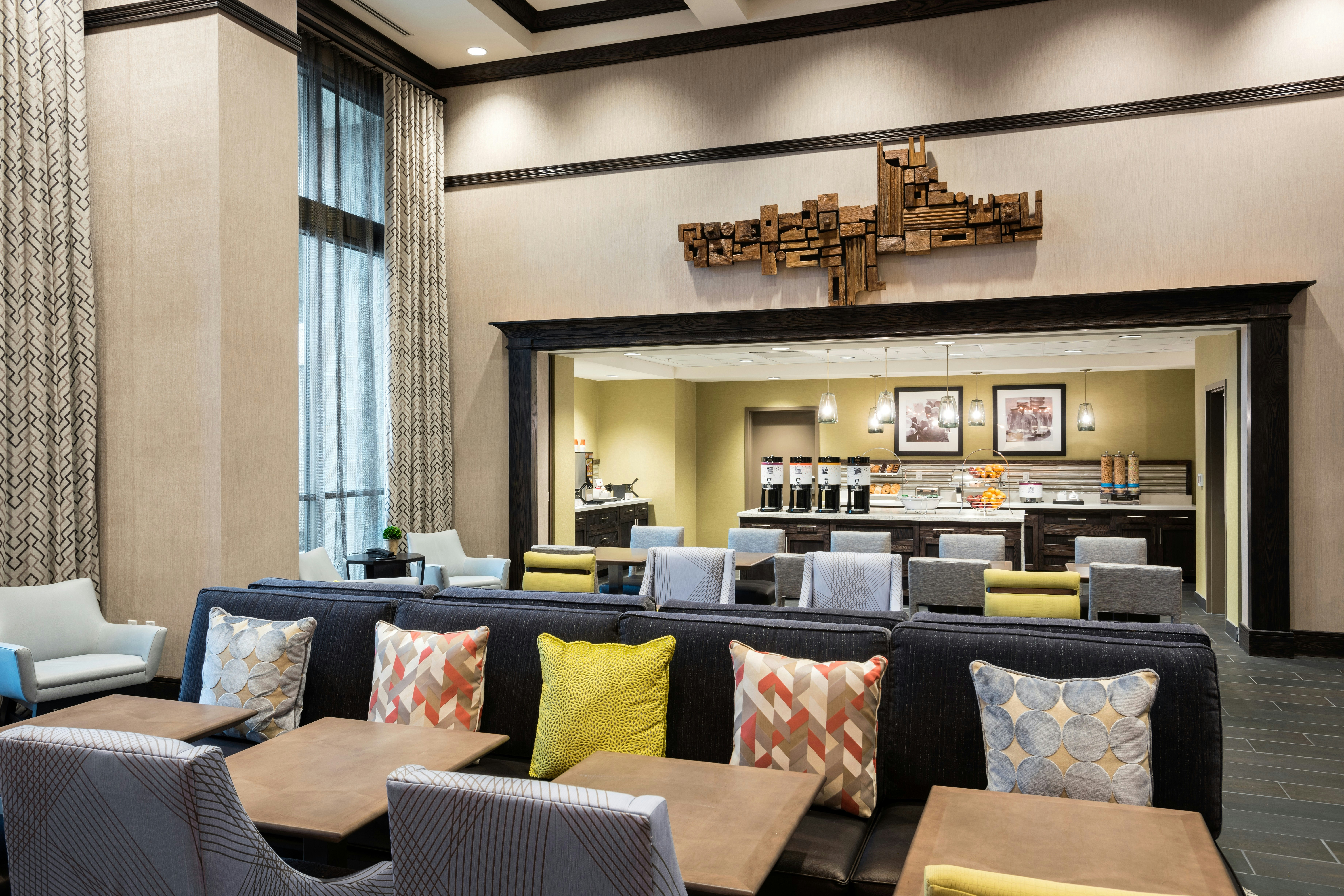 Hampton Inn & Suites Napa 43/64